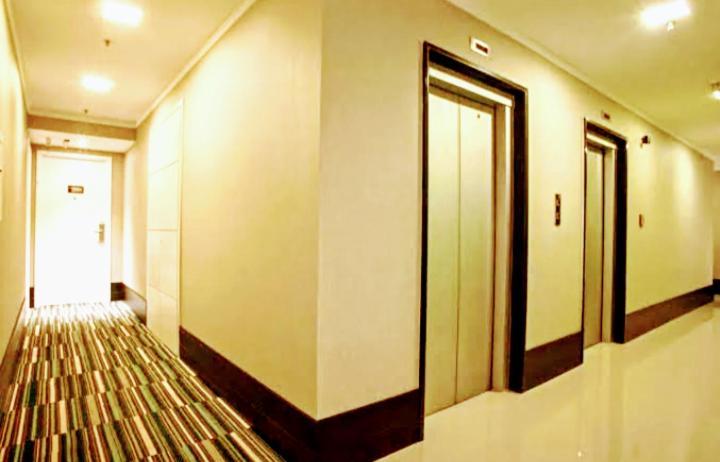 Hotel Luxxor Premiere Faria Lima - On The Sky Line - King Duplex Studio Veranda - Executive Class - Red Velvet Edition