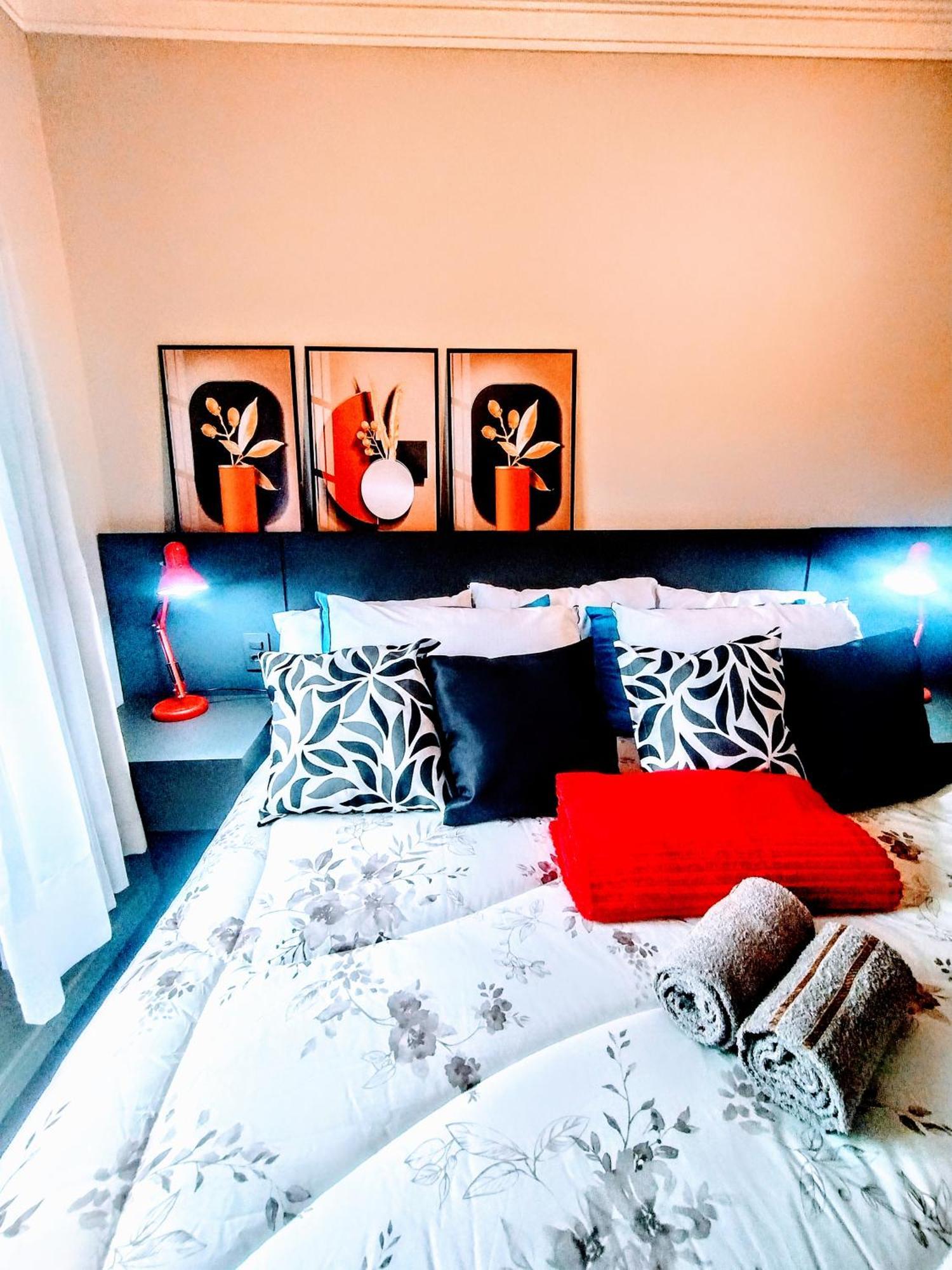 Luxxor Premiere Faria Lima - On The Sky Line - King Duplex Studio Veranda - Executive Class - Red Velvet Edition