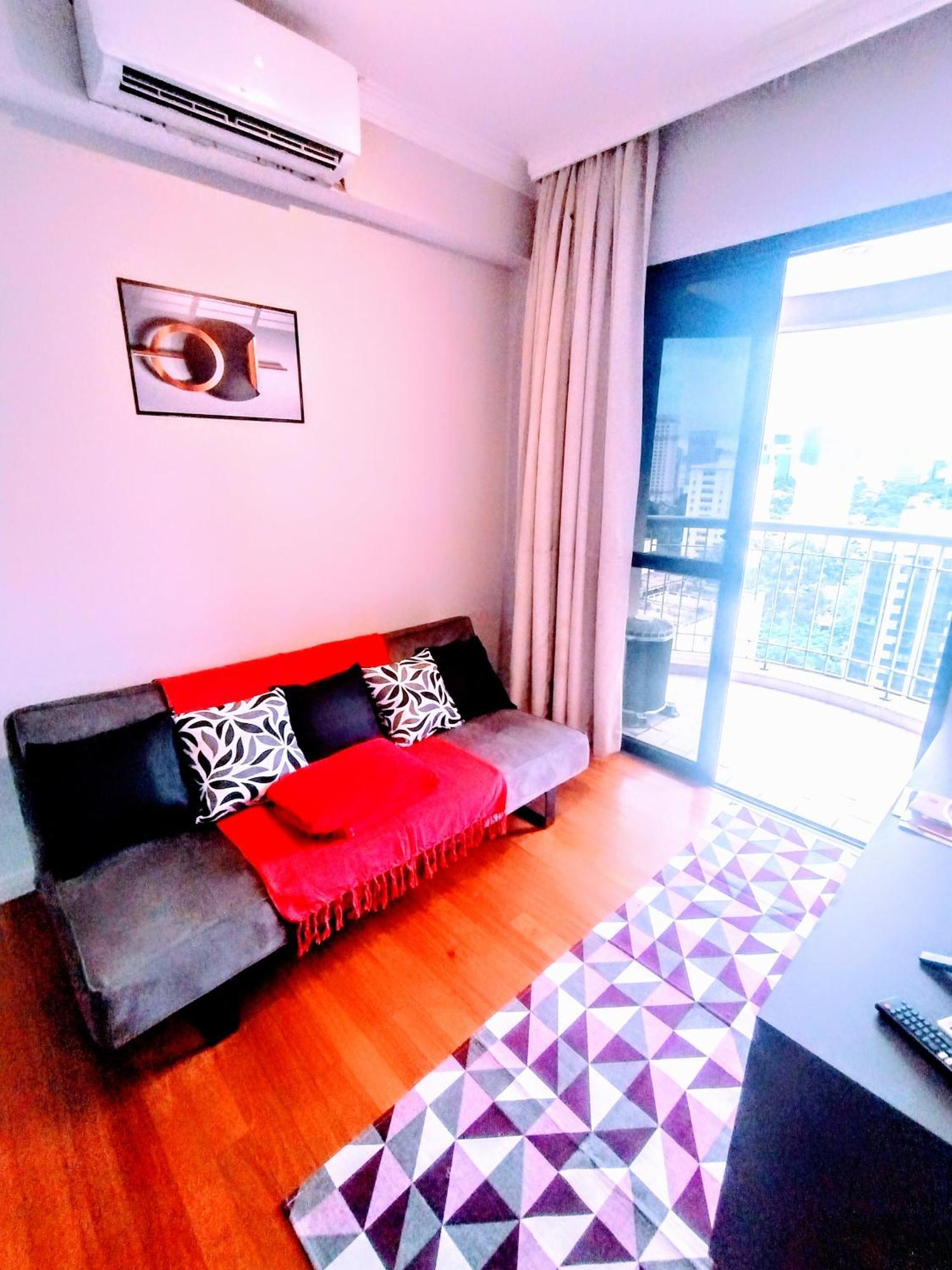 Luxxor Premiere Faria Lima - On The Sky Line - King Duplex Studio Veranda - Executive Class - Red Velvet Edition Hotel 5*