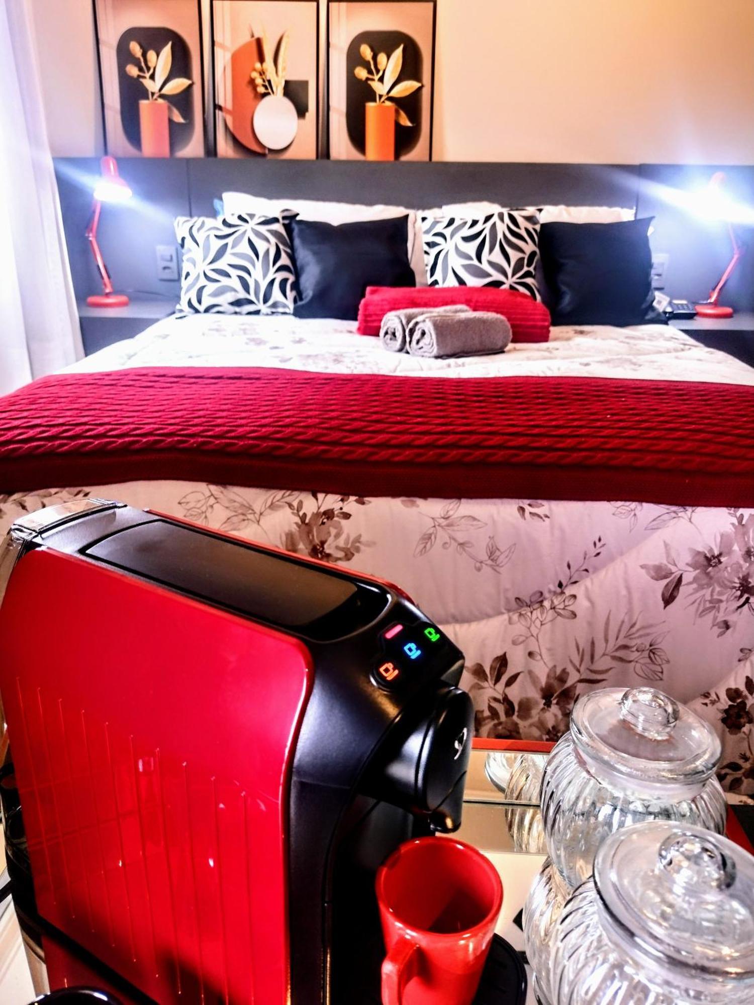 Luxxor Premiere Faria Lima - On The Sky Line - King Duplex Studio Veranda - Executive Class - Red Velvet Edition Hotel