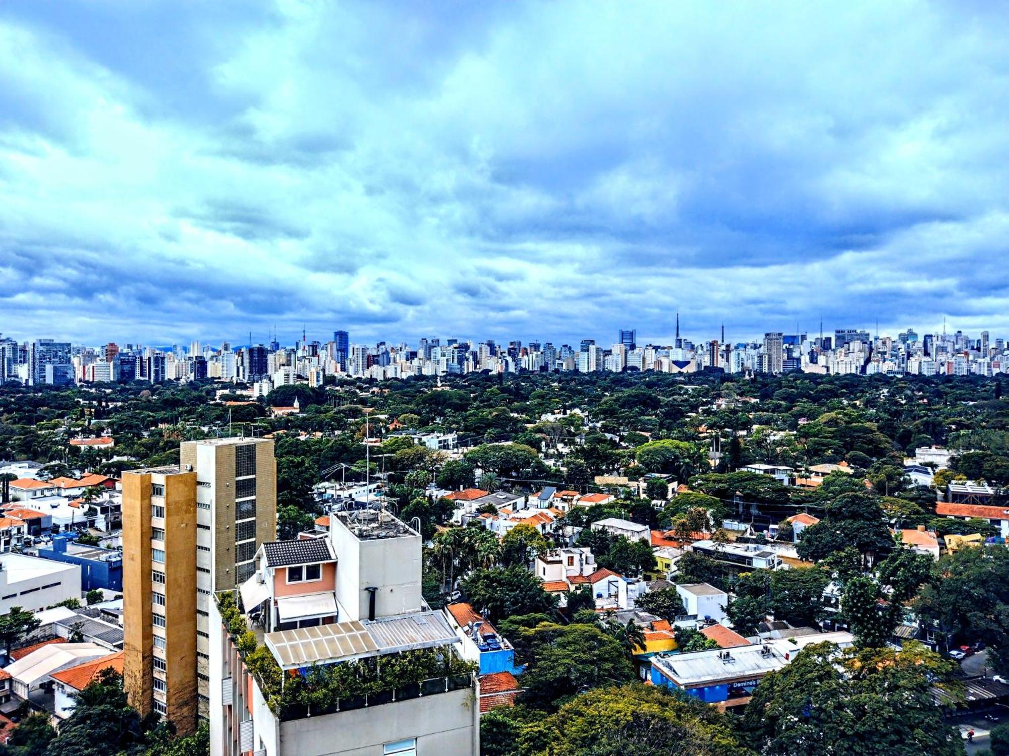 Luxxor Premiere Faria Lima - On The Sky Line - King Duplex Studio Veranda - Executive Class - Red Velvet Edition Hotel